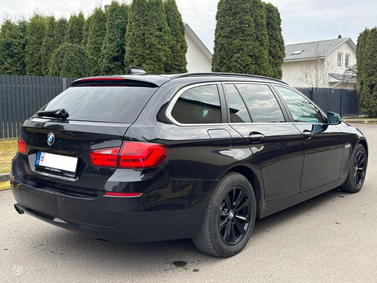 BMW 528 2011 — салон