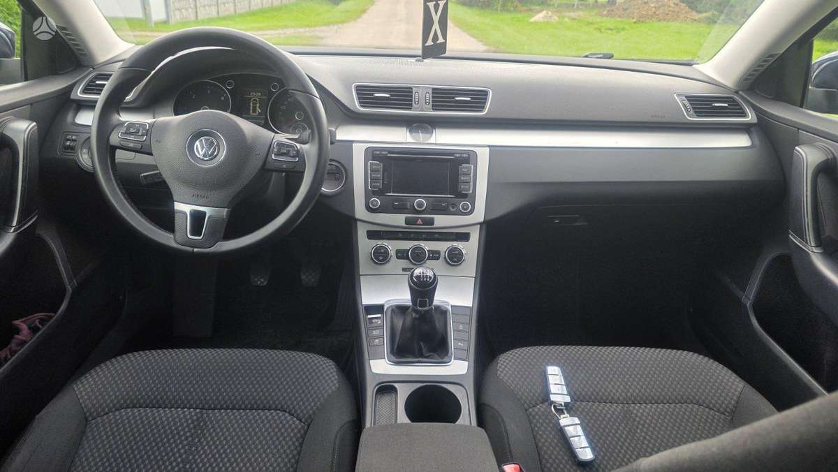 Volkswagen Passat 2013 — photo 13
