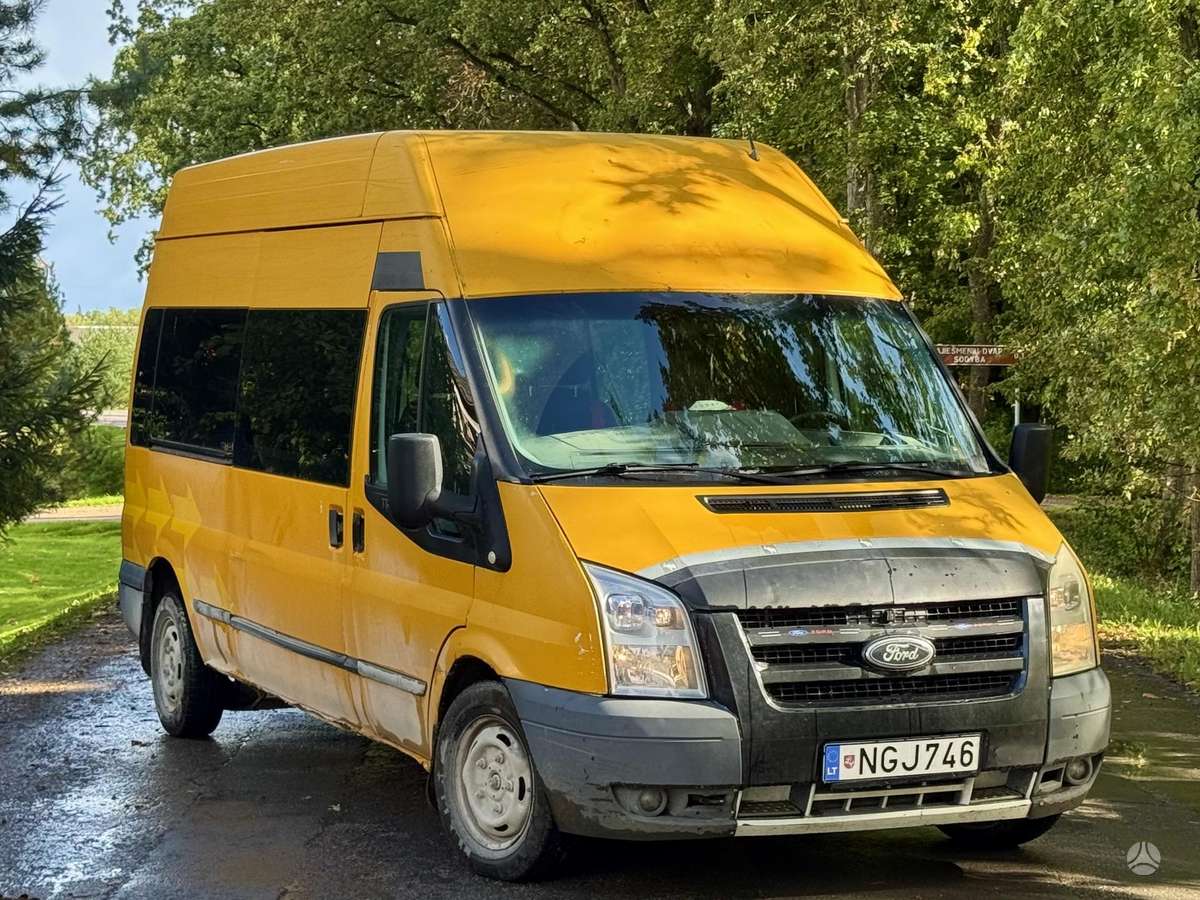 Ford Transit 2011 — вигляд ззаду