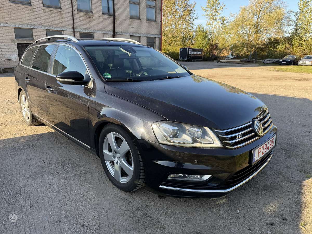 Volkswagen Passat 2012 — вигляд ззаду