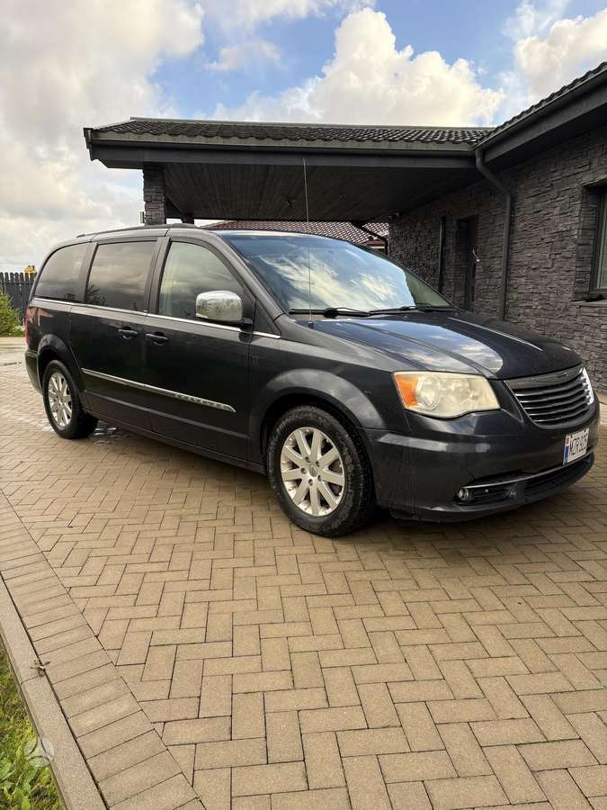 Chrysler Town 2013 — вигляд ззаду