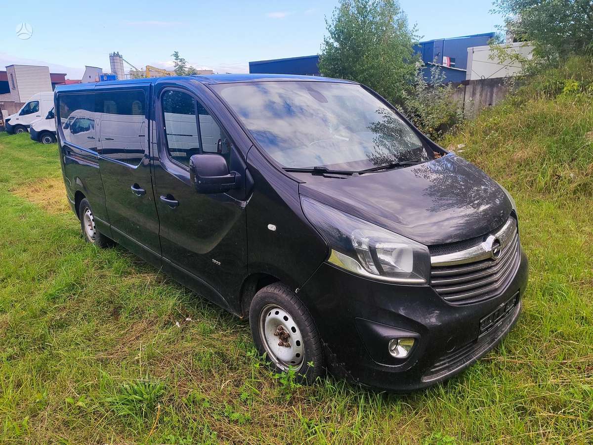 Opel Vivaro 2015 — салон