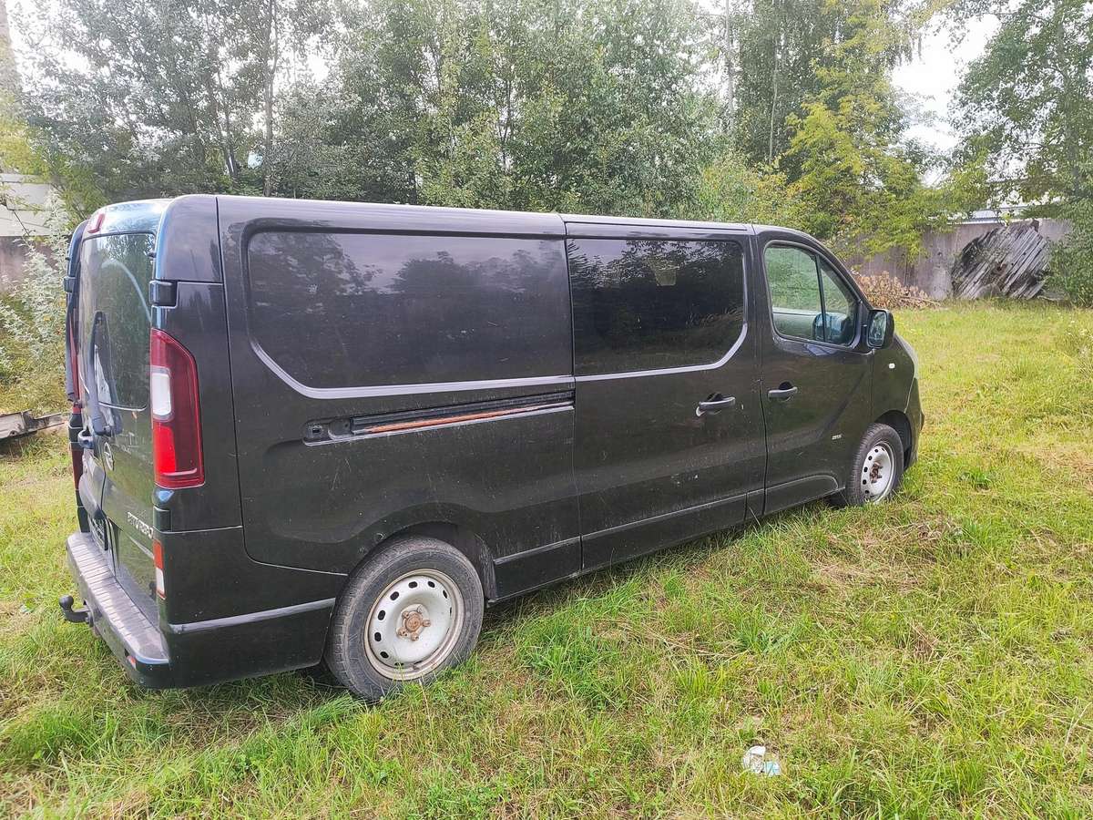 Opel Vivaro 2015 — двигун 1598 cm³, 120 HP (88kW)