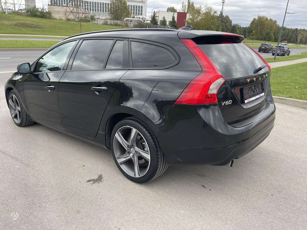 Volvo V60 2015 — фото 10