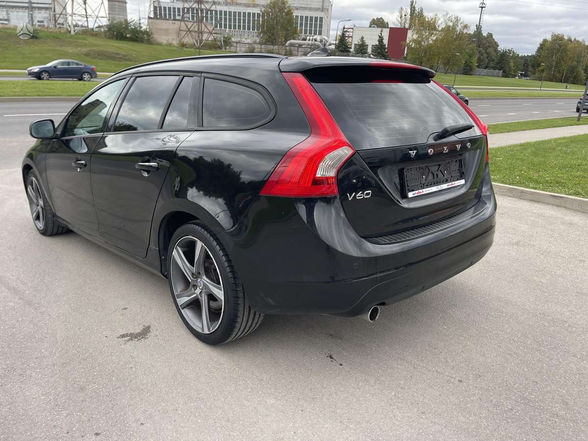 Volvo V60 2015 — фото 11