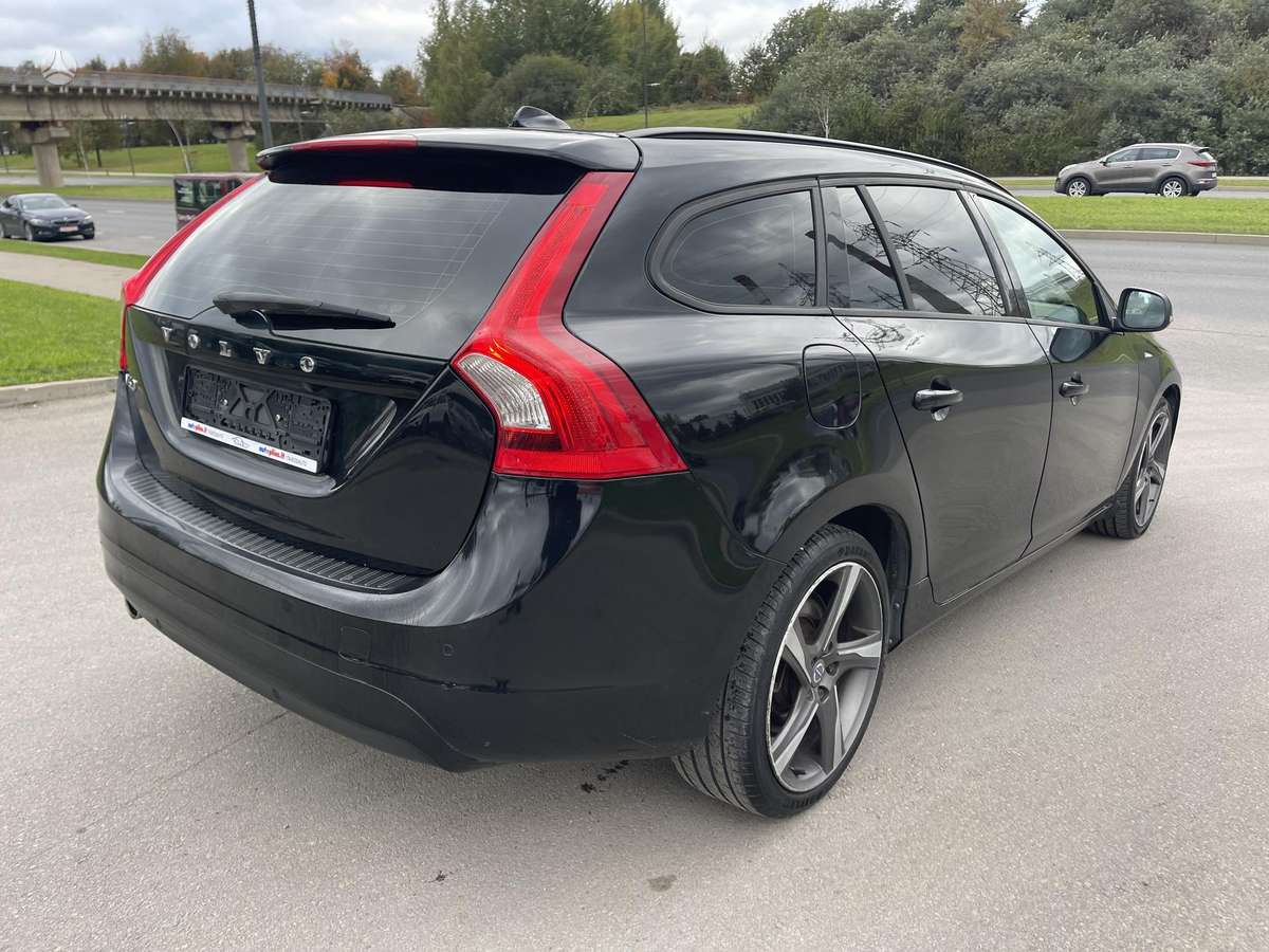 Volvo V60 2015 — фото 13