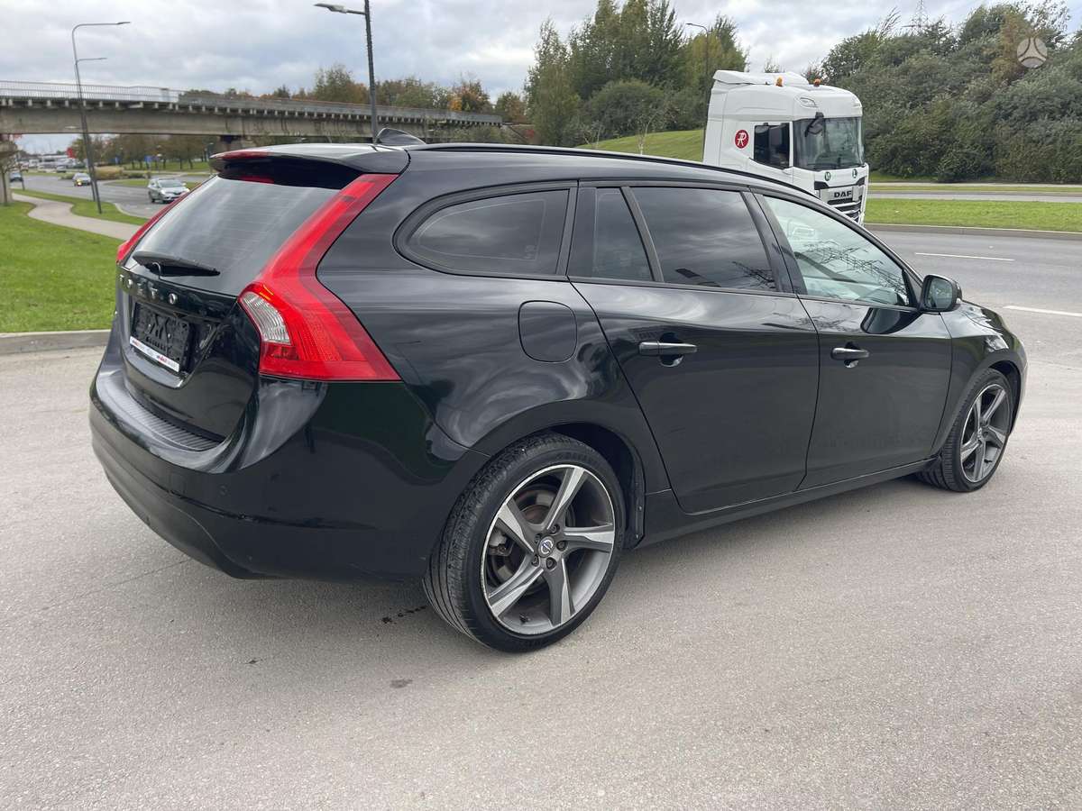 Volvo V60 2015 — фото 14