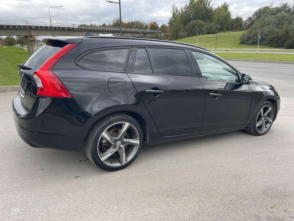 Volvo V60 2015 — фото 15