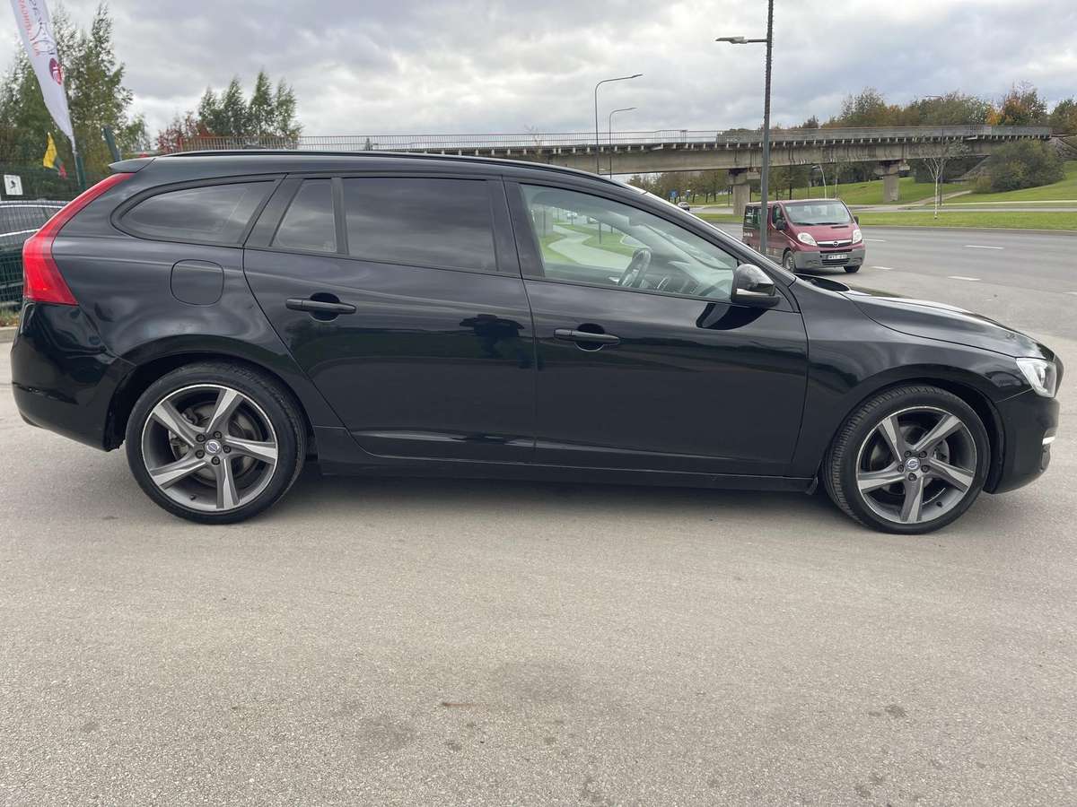Volvo V60 2015 — фото 16