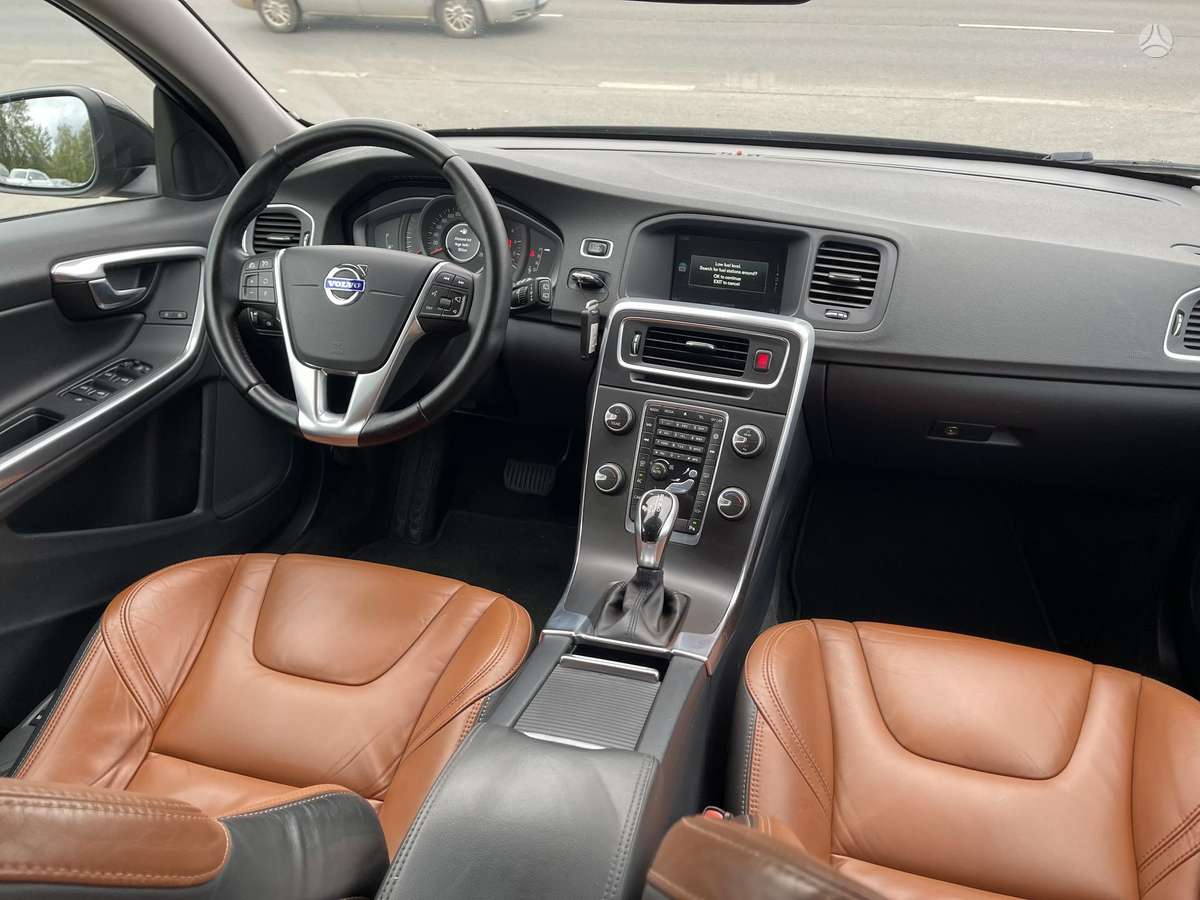 Volvo V60 2015 — фото 26