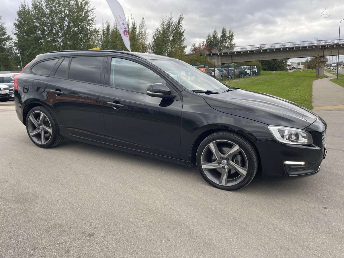 Volvo V60 2015 — салон