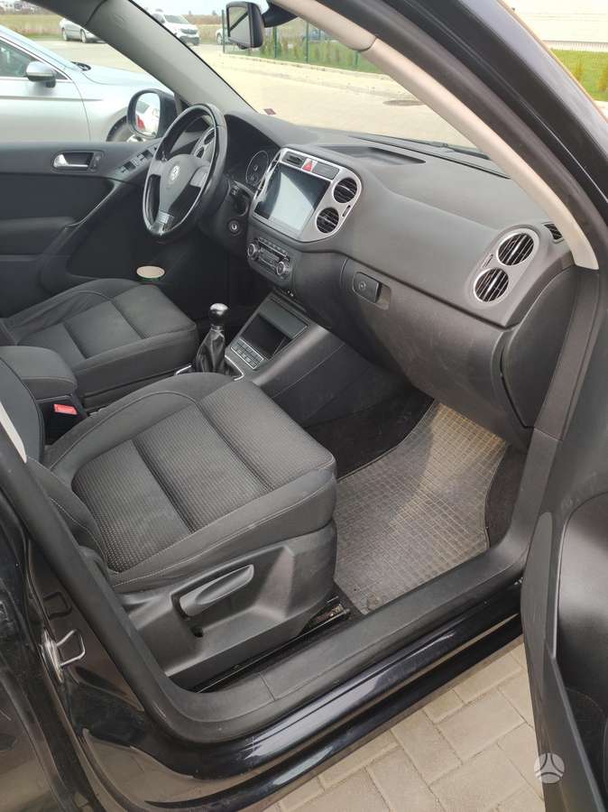 Volkswagen Tiguan 2010 — photo 11
