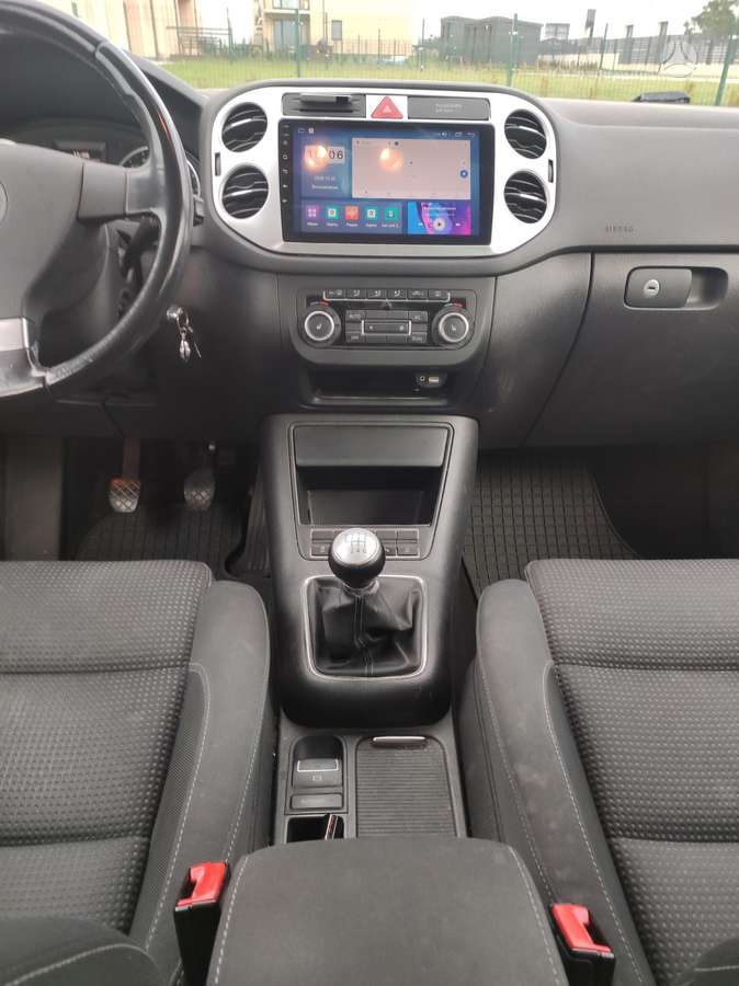 Volkswagen Tiguan 2010 — photo 18