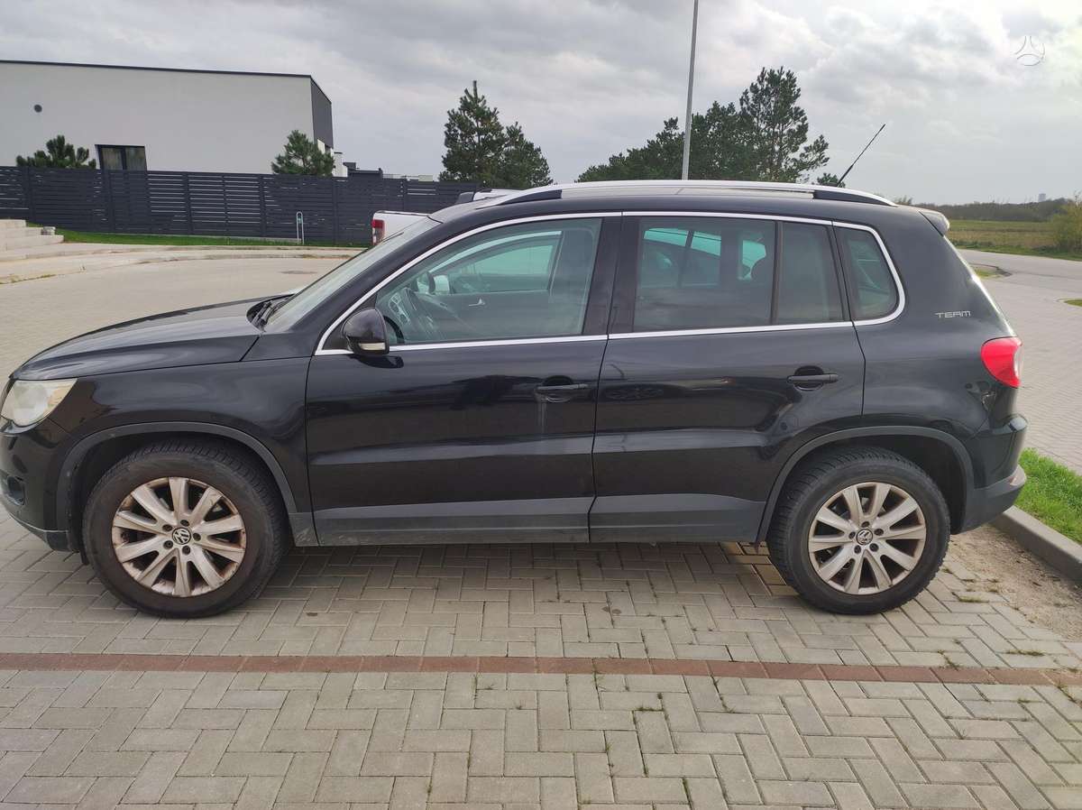 Volkswagen Tiguan 2010 — interior