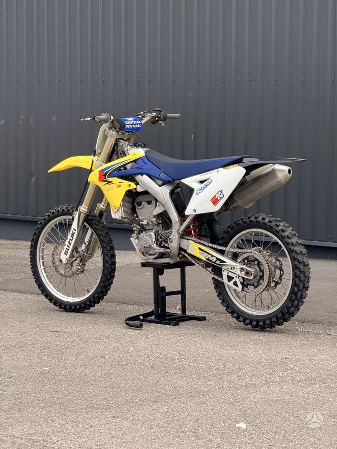 Suzuki RMZ 2013 — interior