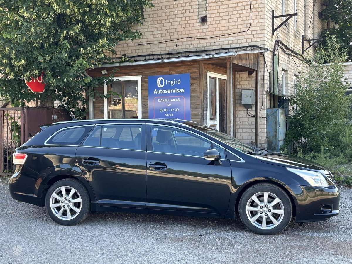 Toyota Avensis 2010 — двигун 2200 cm³, 150 HP (110kW)