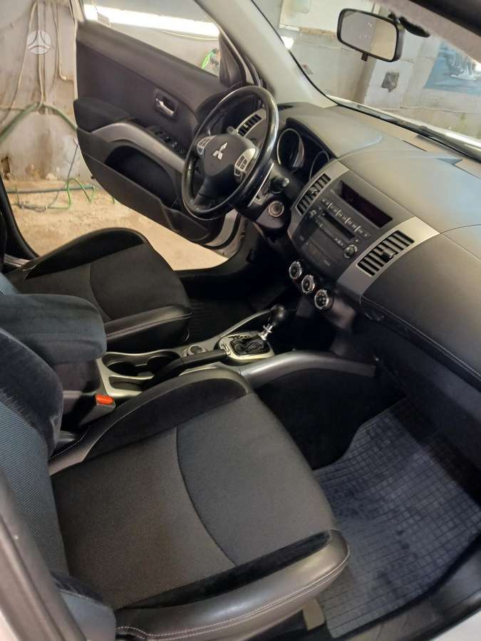 Mitsubishi Outlander 2010 — photo 10