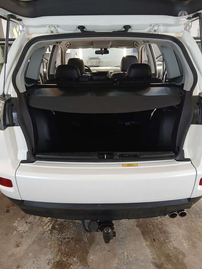 Mitsubishi Outlander 2010 — photo 11