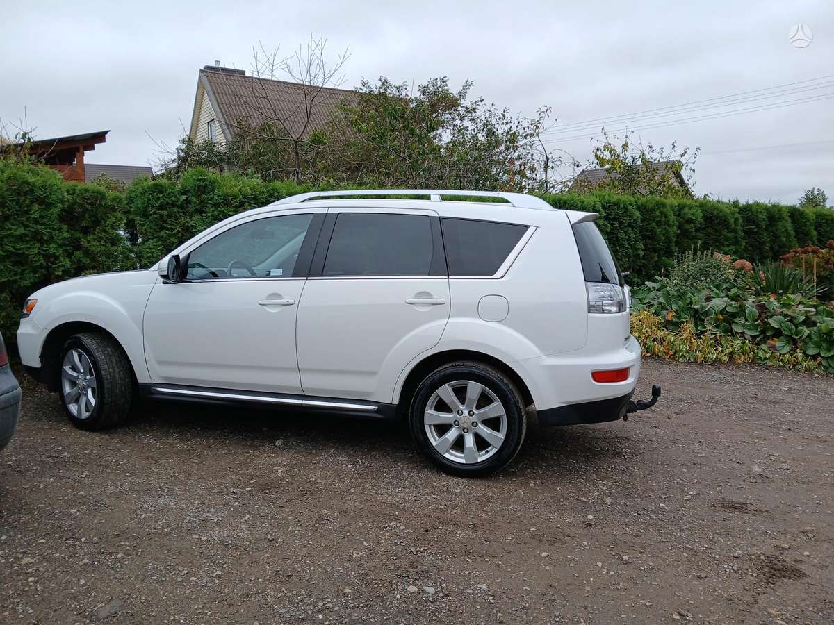 Mitsubishi Outlander 2010 — engine 2179 cm³, 156 HP (115kW)