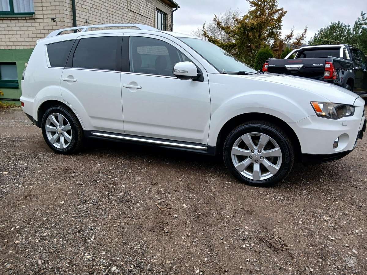 Mitsubishi Outlander 2010 — photo 5