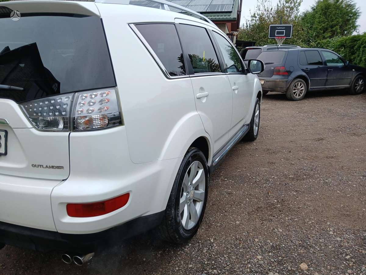 Mitsubishi Outlander 2010 — photo 6