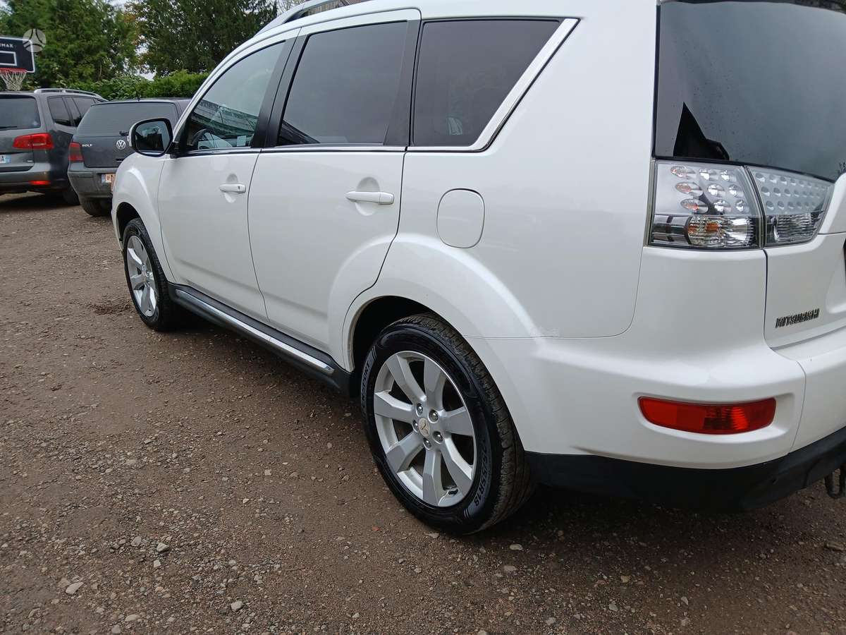 Mitsubishi Outlander 2010 — photo 7