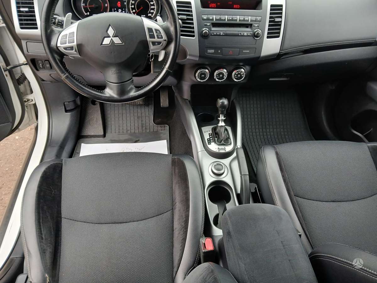 Mitsubishi Outlander 2010 — photo 8