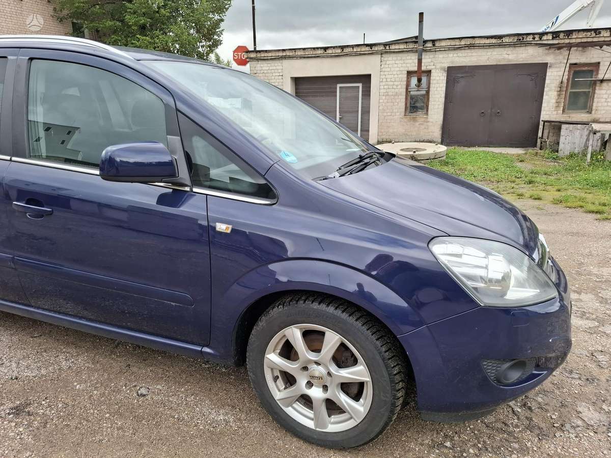 Opel Zafira 2012 — двигун 1800 cm³, 140 HP (103kW)