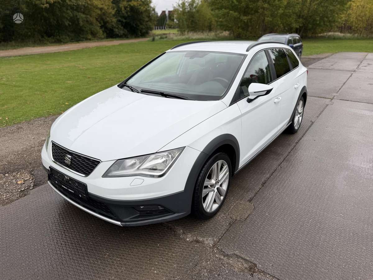 Seat Leon 2014 — вигляд ззаду