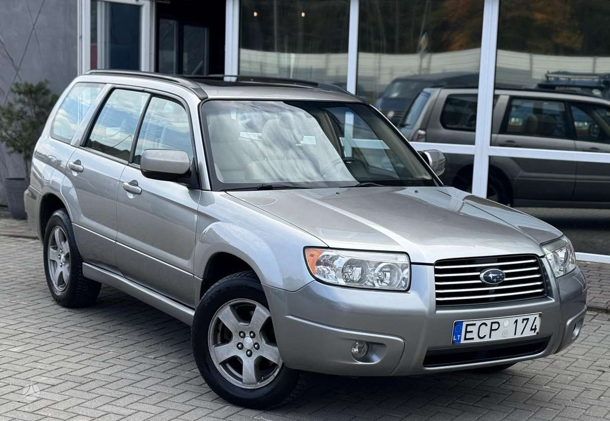 Subaru Forester 2008 — rear view