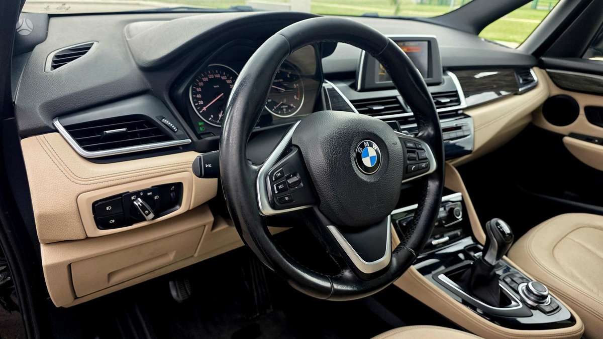 BMW 216 2015 — photo 17