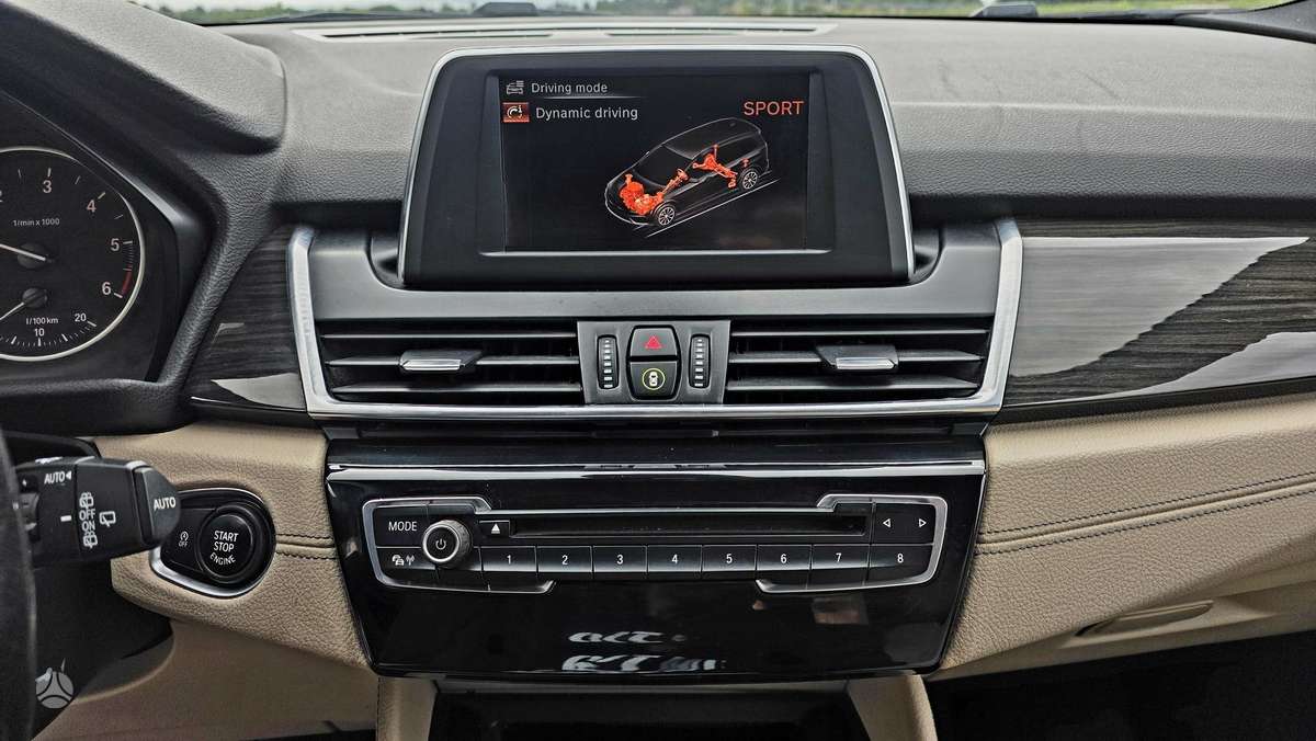 BMW 216 2015 — photo 32