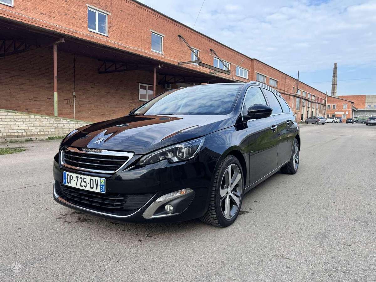Peugeot 308 2015 — rear view