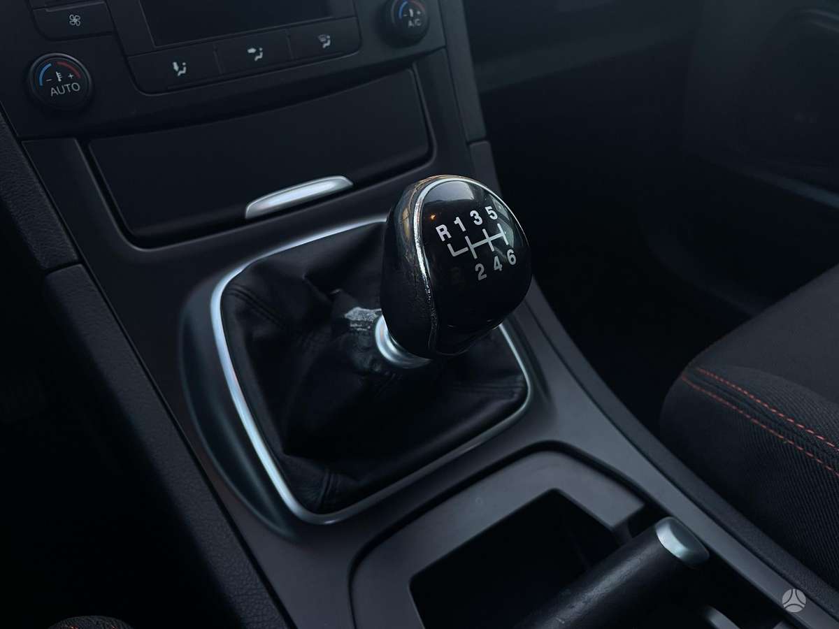 Ford S-MAX 2012 — photo 15