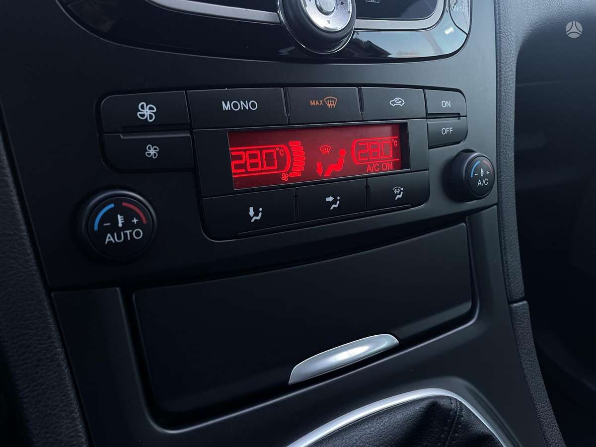 Ford S-MAX 2012 — photo 16