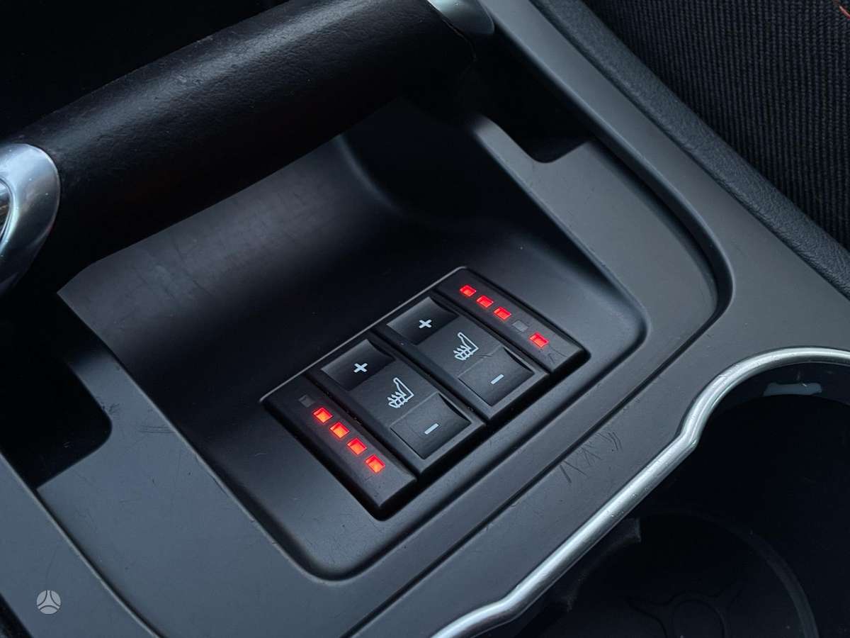 Ford S-MAX 2012 — photo 18