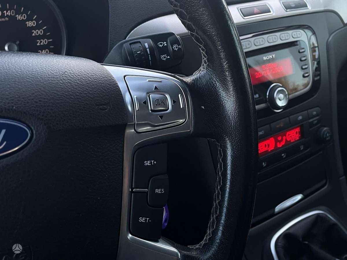 Ford S-MAX 2012 — photo 20