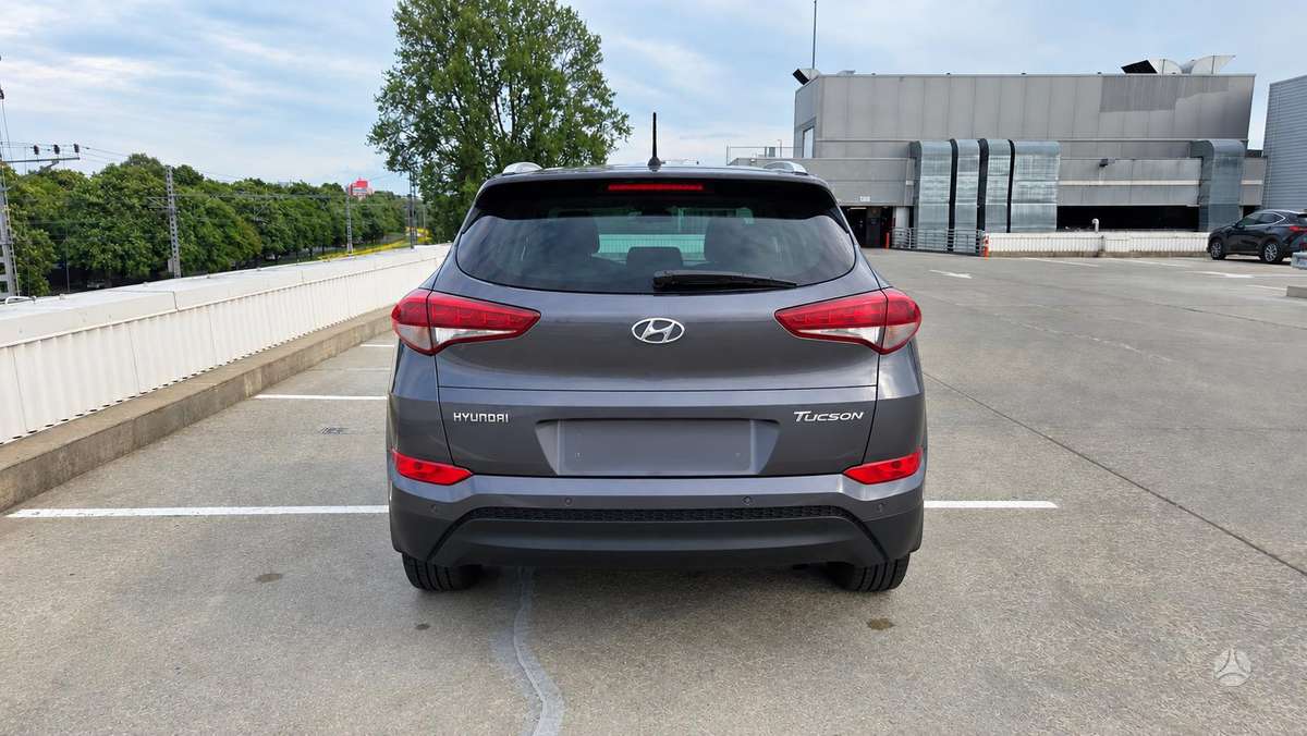 Hyundai Tucson 2015 — rear view
