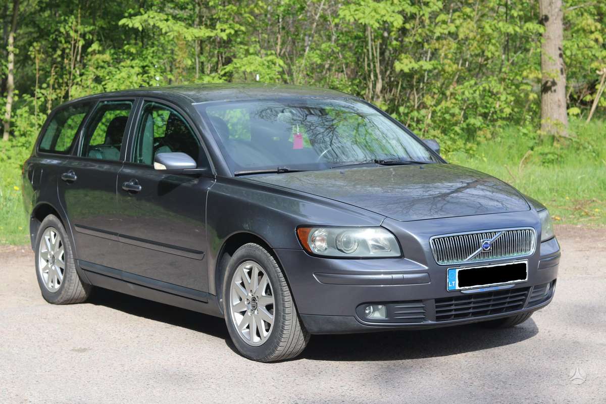 Volvo V50 2006 — салон