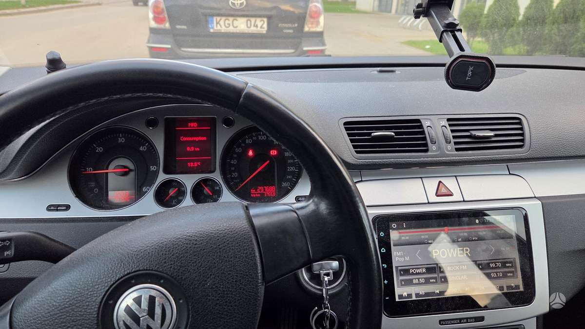 Volkswagen Passat 2008 — rear view