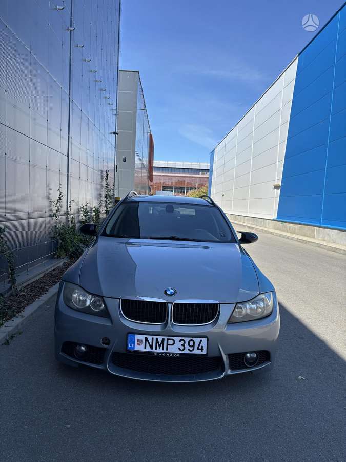 BMW 320 2007 — rear view