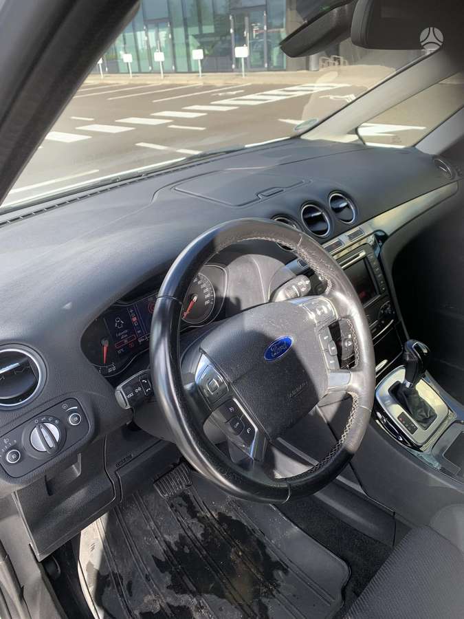 Ford S-MAX 2011 — photo 10
