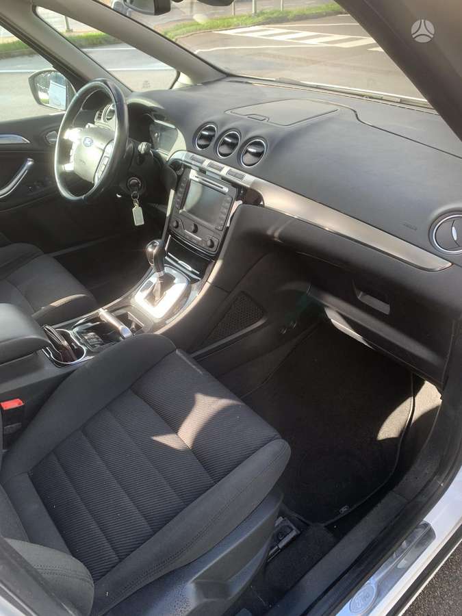 Ford S-MAX 2011 — photo 12