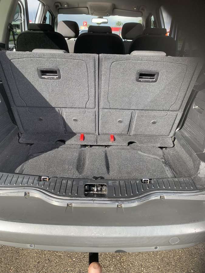 Ford S-MAX 2011 — photo 15