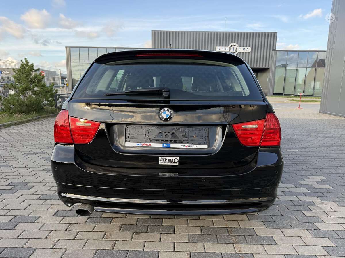 BMW 318 2011 — photo 6