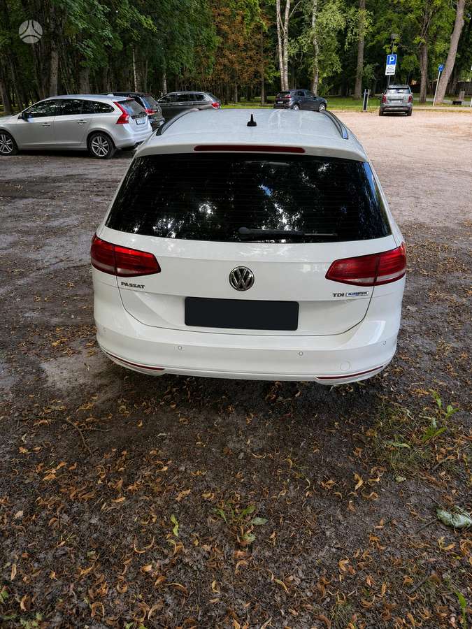 Volkswagen Passat 2015 — rear view