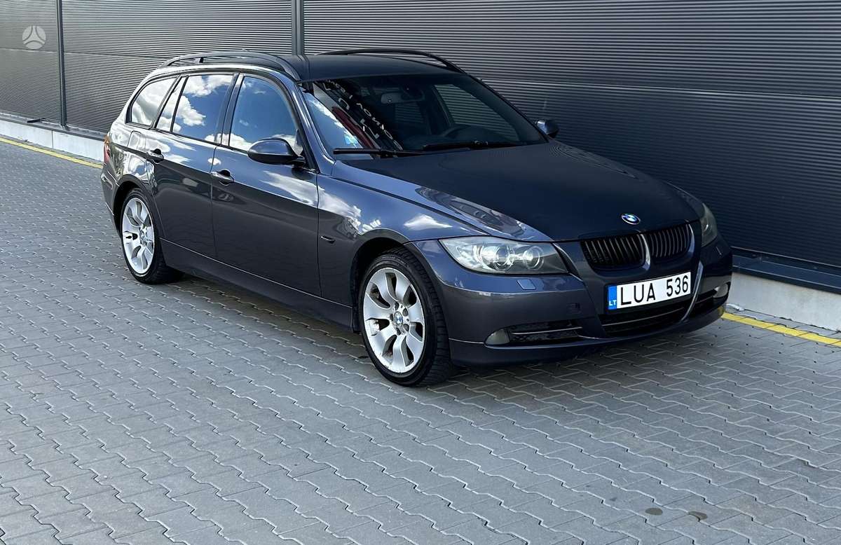BMW 330 2007 — салон
