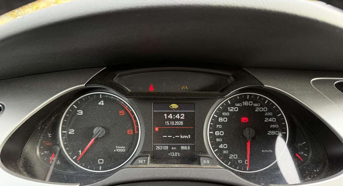 Audi A4 2011 — photo 12
