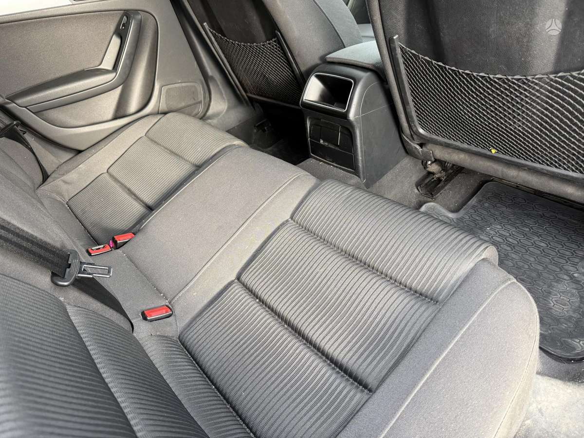 Audi A4 2011 — photo 7