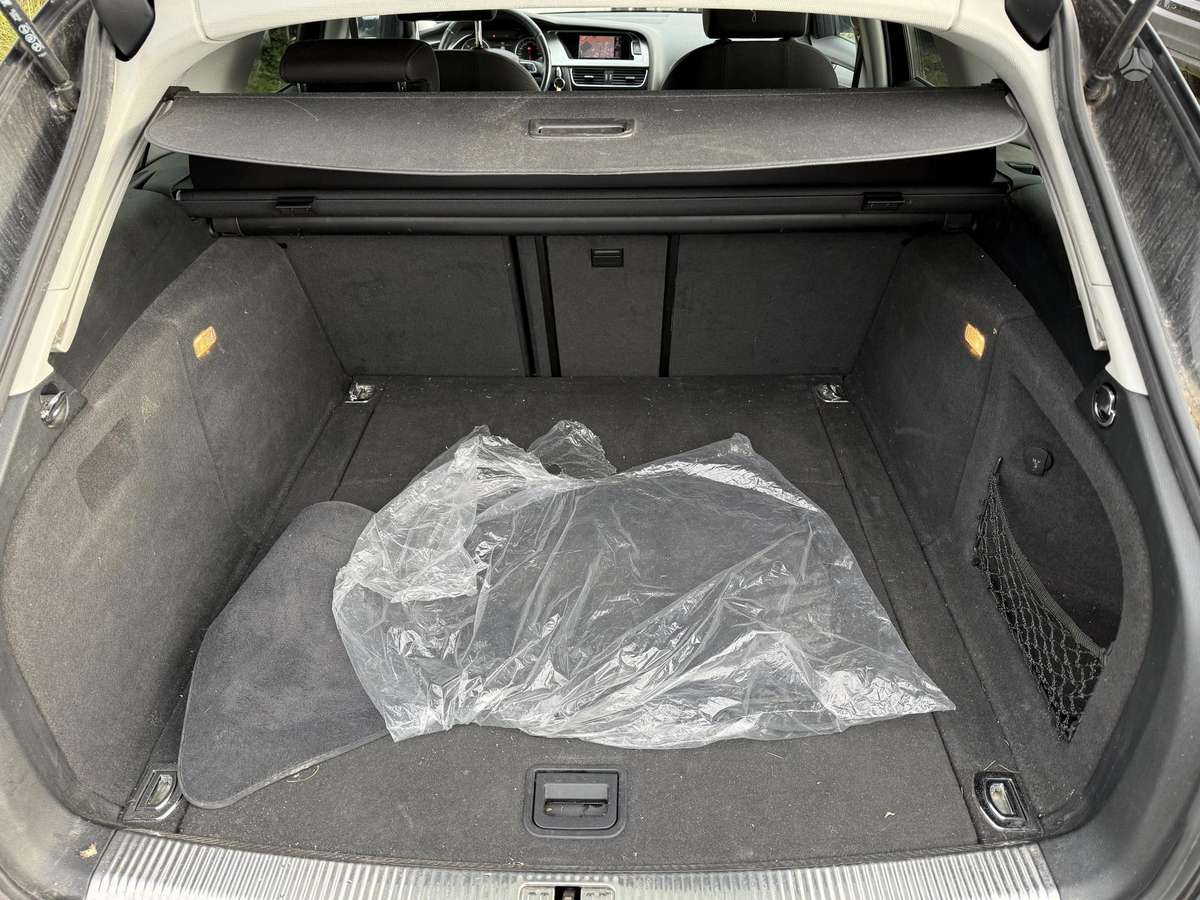 Audi A4 2011 — photo 8